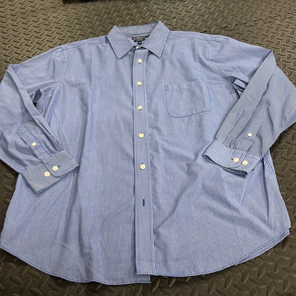 🚚 Blue and White Dress Shirt